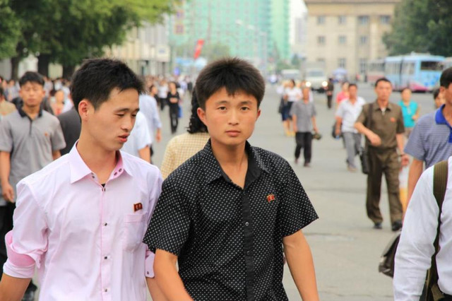 朝鲜女人找对象尴尬 男人没存款 却不愁找媳妇 携程氢气球