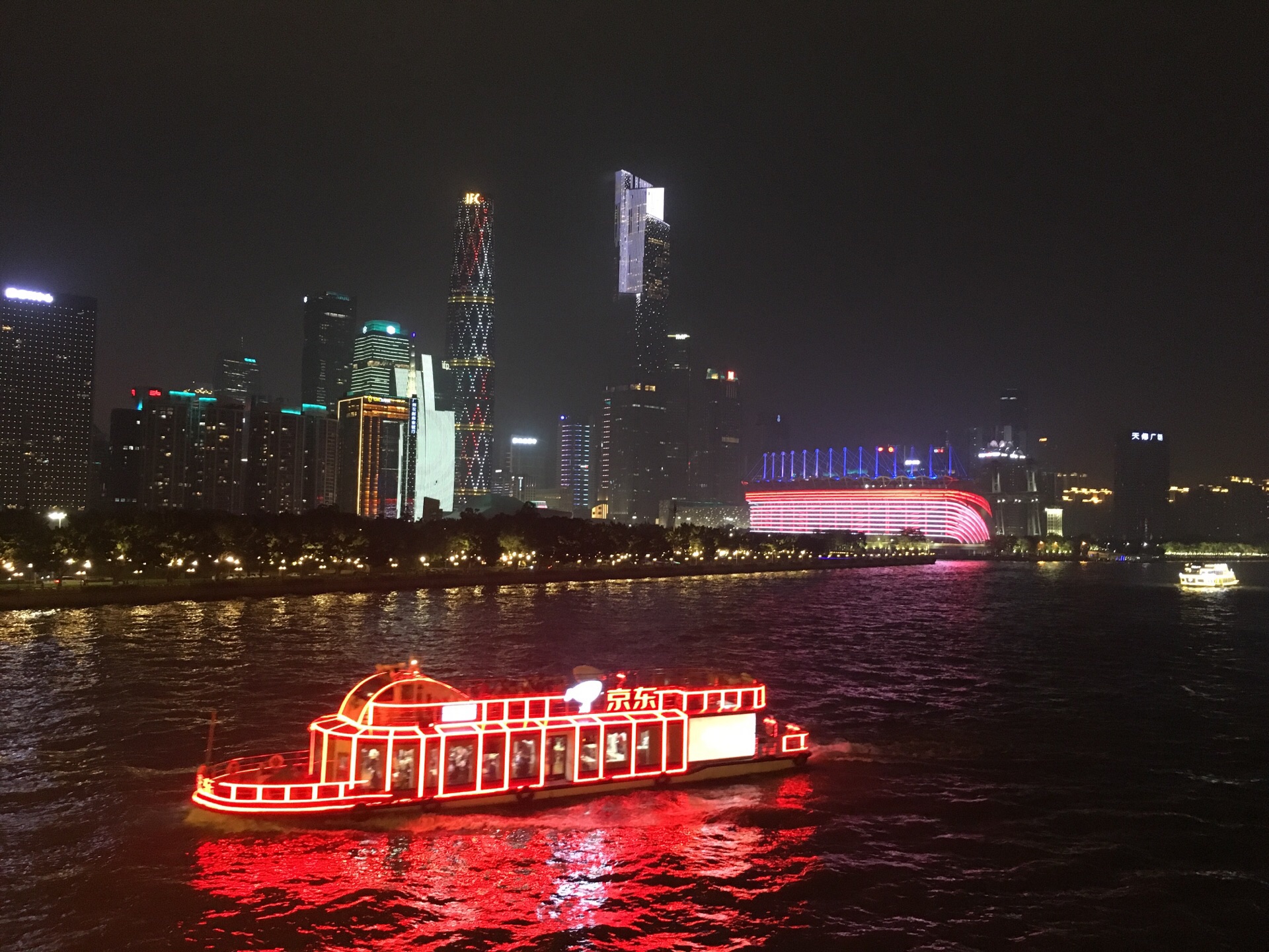 今晚首航！珠江夜游上多了艘“红帆船”