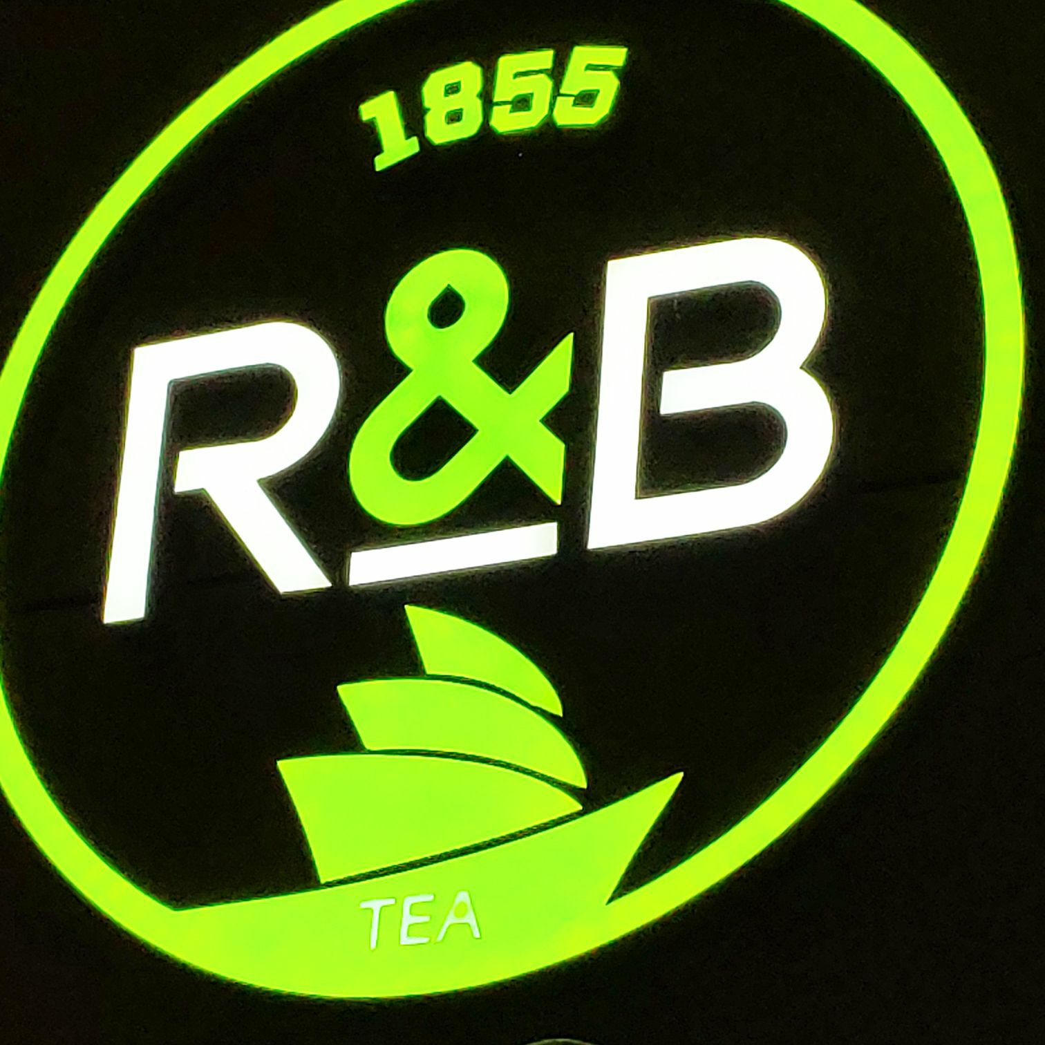 宁波奶茶中的巨无霸存在
 

巡茶的招牌很醒目