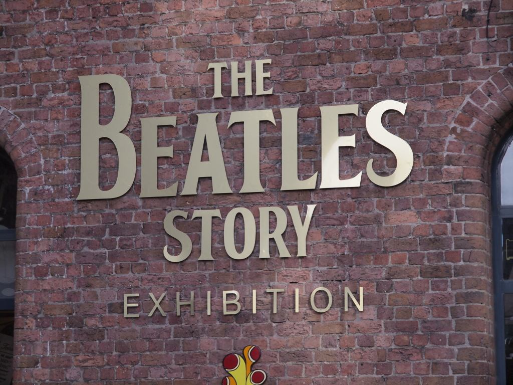 喜欢甲壳虫乐队的不可错过还有很多周边纪念品可以买本人很喜欢