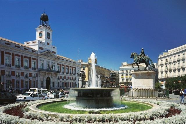 太阳门广场puerta del sol