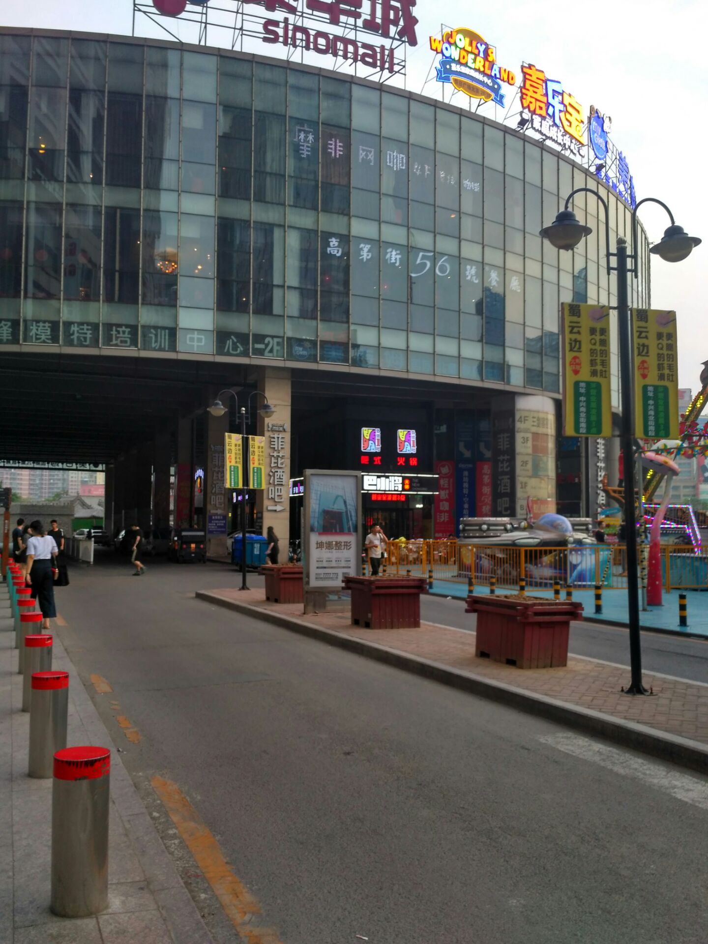 潍坊泰华城步行街图片