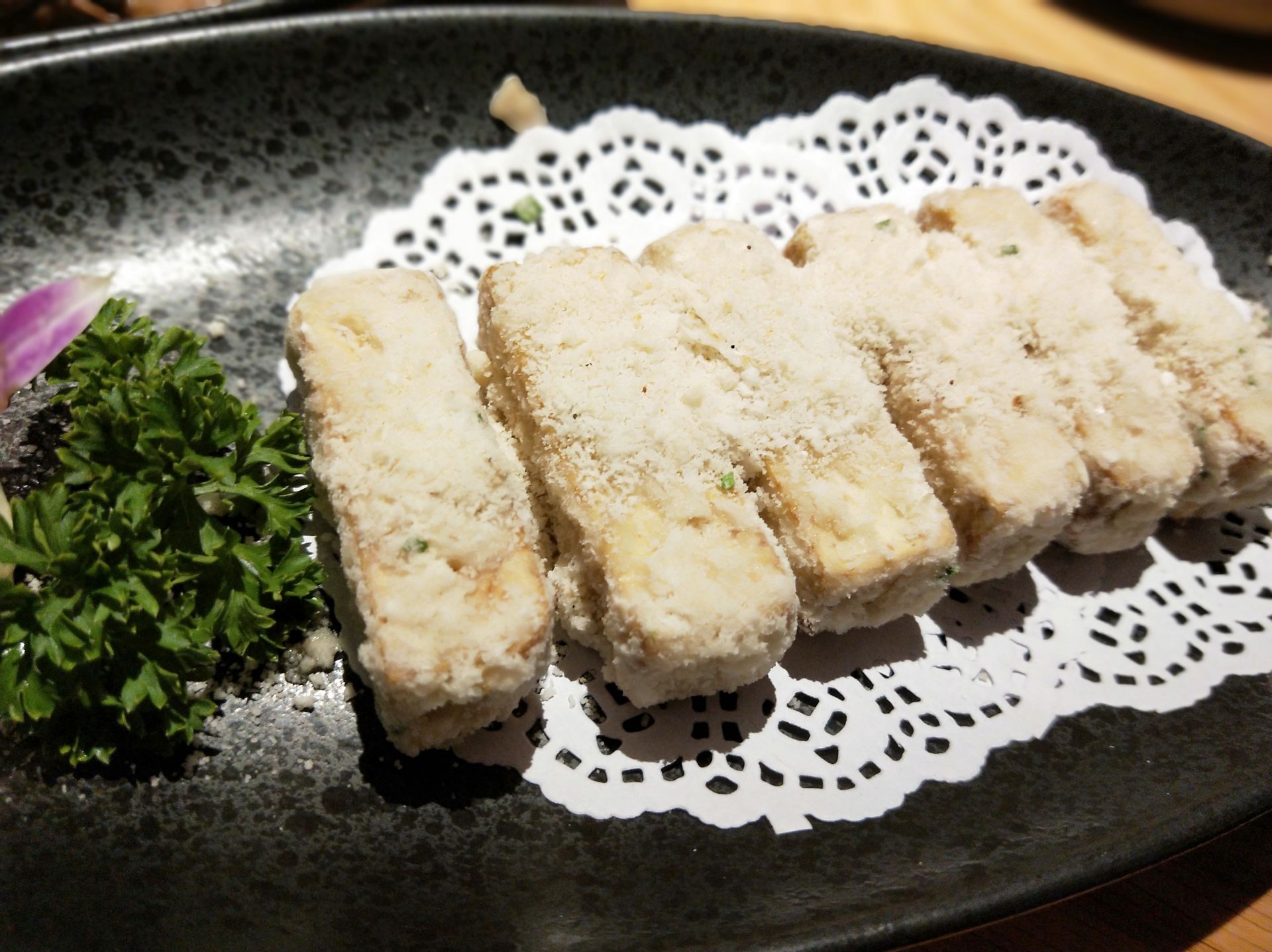 4,布仔豆干(特制的蘸汁,外脆里嫩,口感特别,非常的q软).