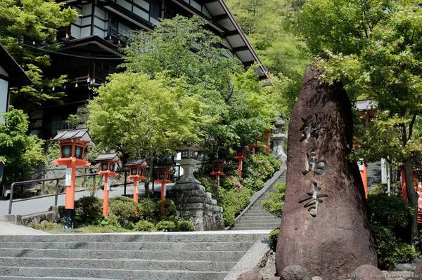 21鞍马寺游玩攻略 寺门前有一个长鼻子的天狗像 去哪儿攻略