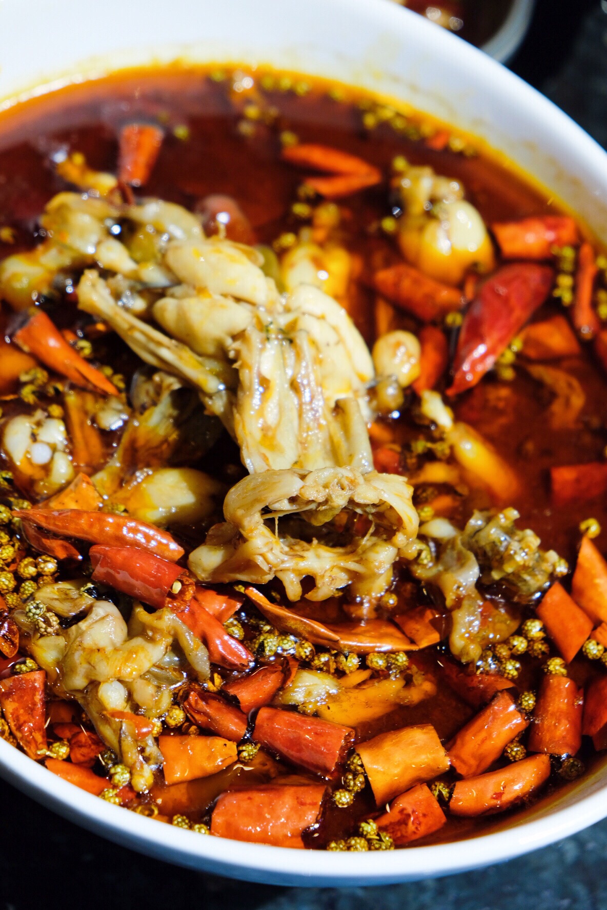 麻辣馋嘴蛙 特别是馋嘴蛙,里面的蛙蛙是整只的,辣度适中,白嫩的蛙肉