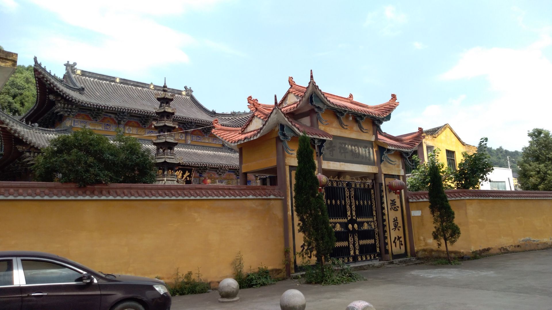 温州平阳的宝胜寺双塔位于平阳县龙港大桥附近是宝胜寺的寺塔与寺庙被