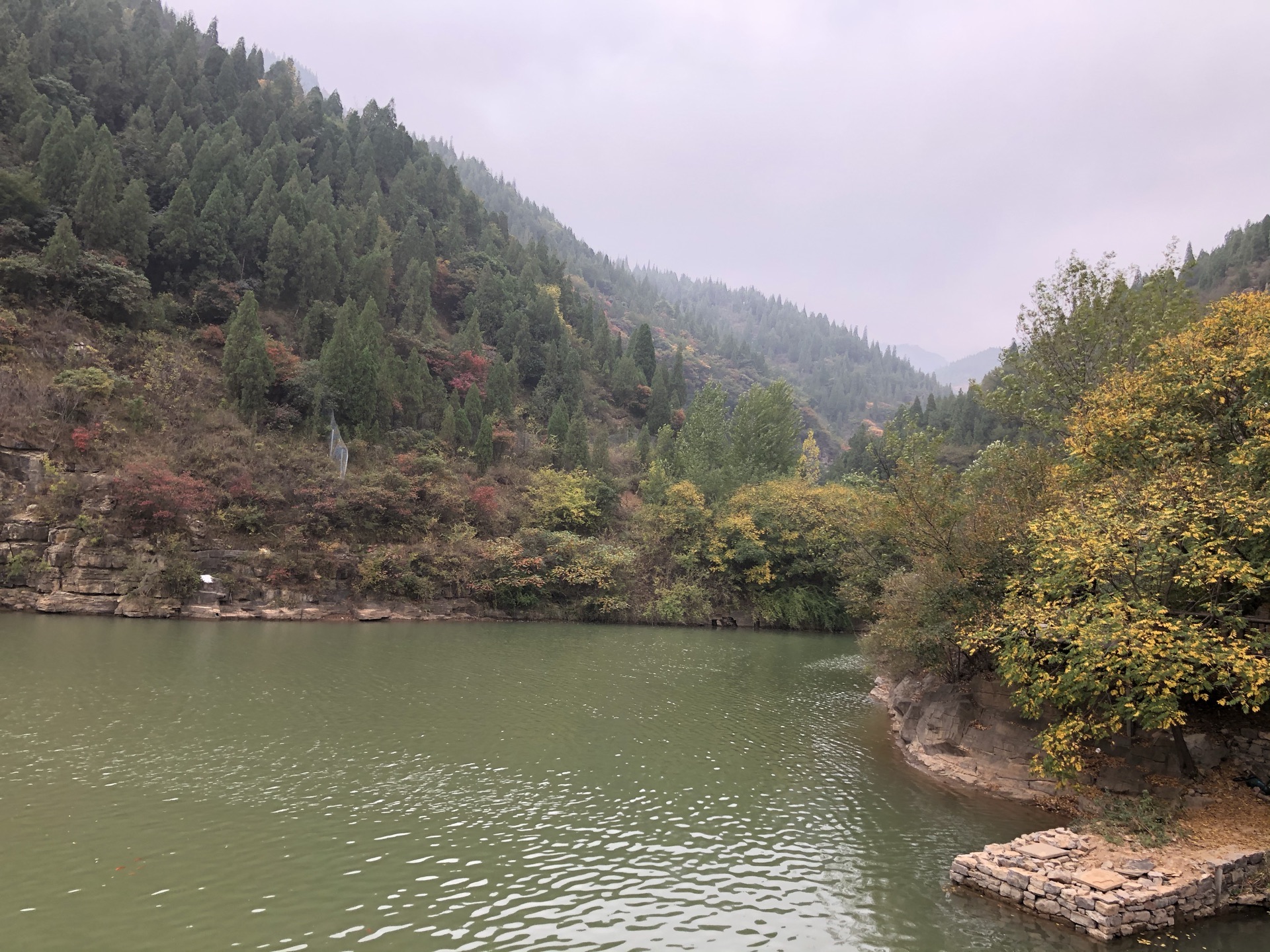 【携程攻略】青州黄花溪景点,没想到离家近的地方也有这么山清水秀的地方~有种安徽翠绿的感觉 不像…