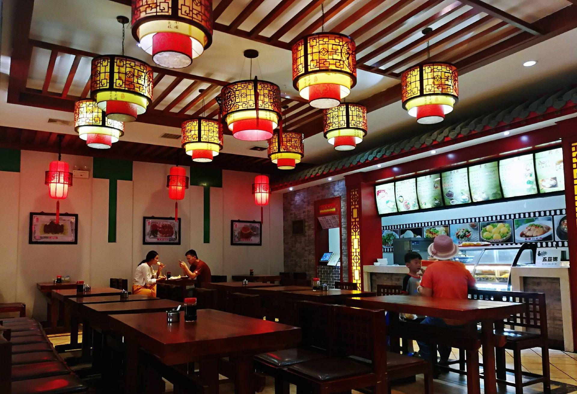 登瀛楼在天津有近百年的经营历史,以津鲁大菜,风味溜炒而著称.