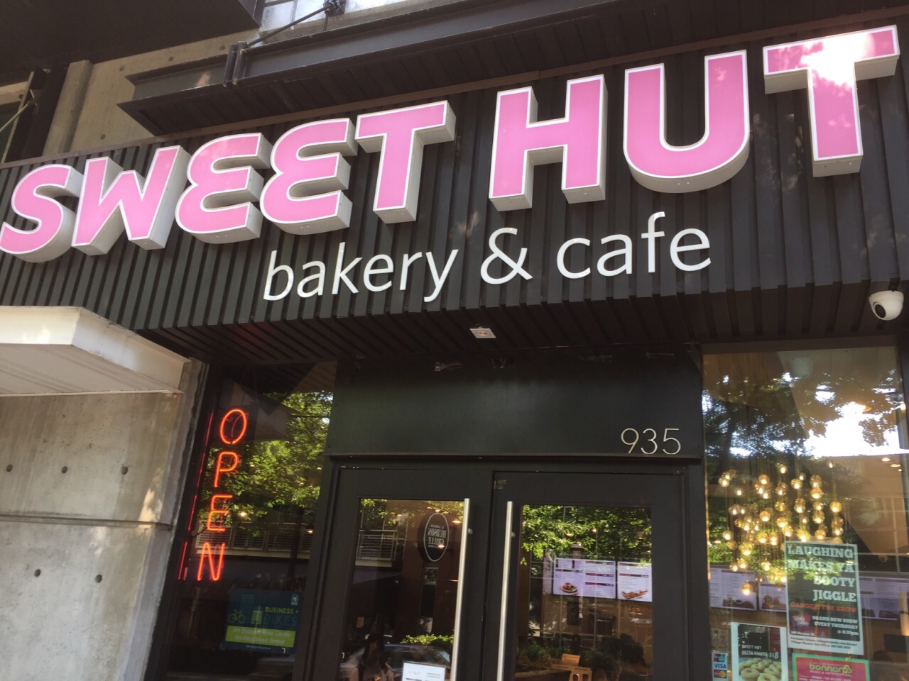 sweet hut bakery & cafe
