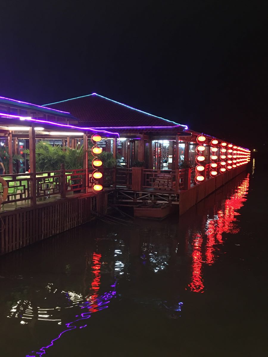 2022金水门江边海鲜酒楼美食餐厅,在江边的船上吃饭,环境很好
