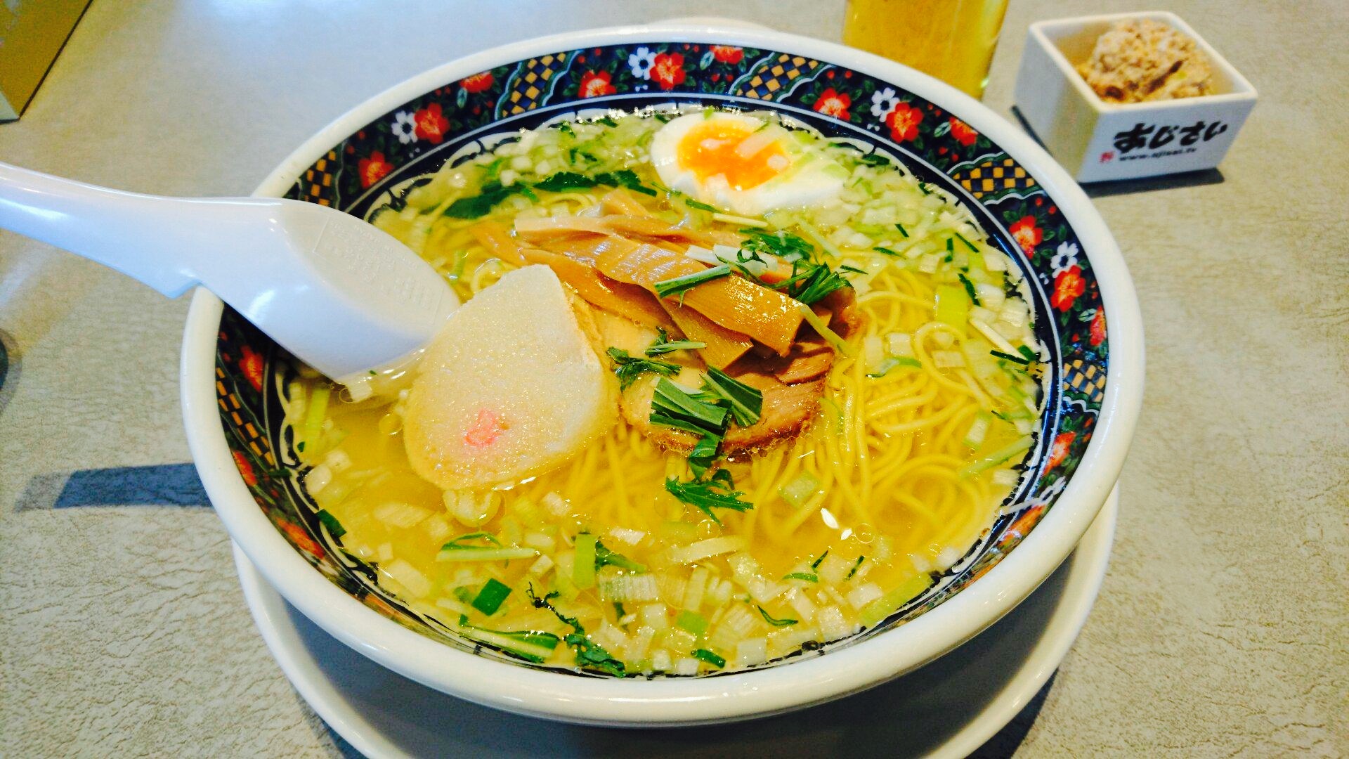 这家塩味拉面不只在函馆有,在札幌也有分店,如果你到这两个地方去的话