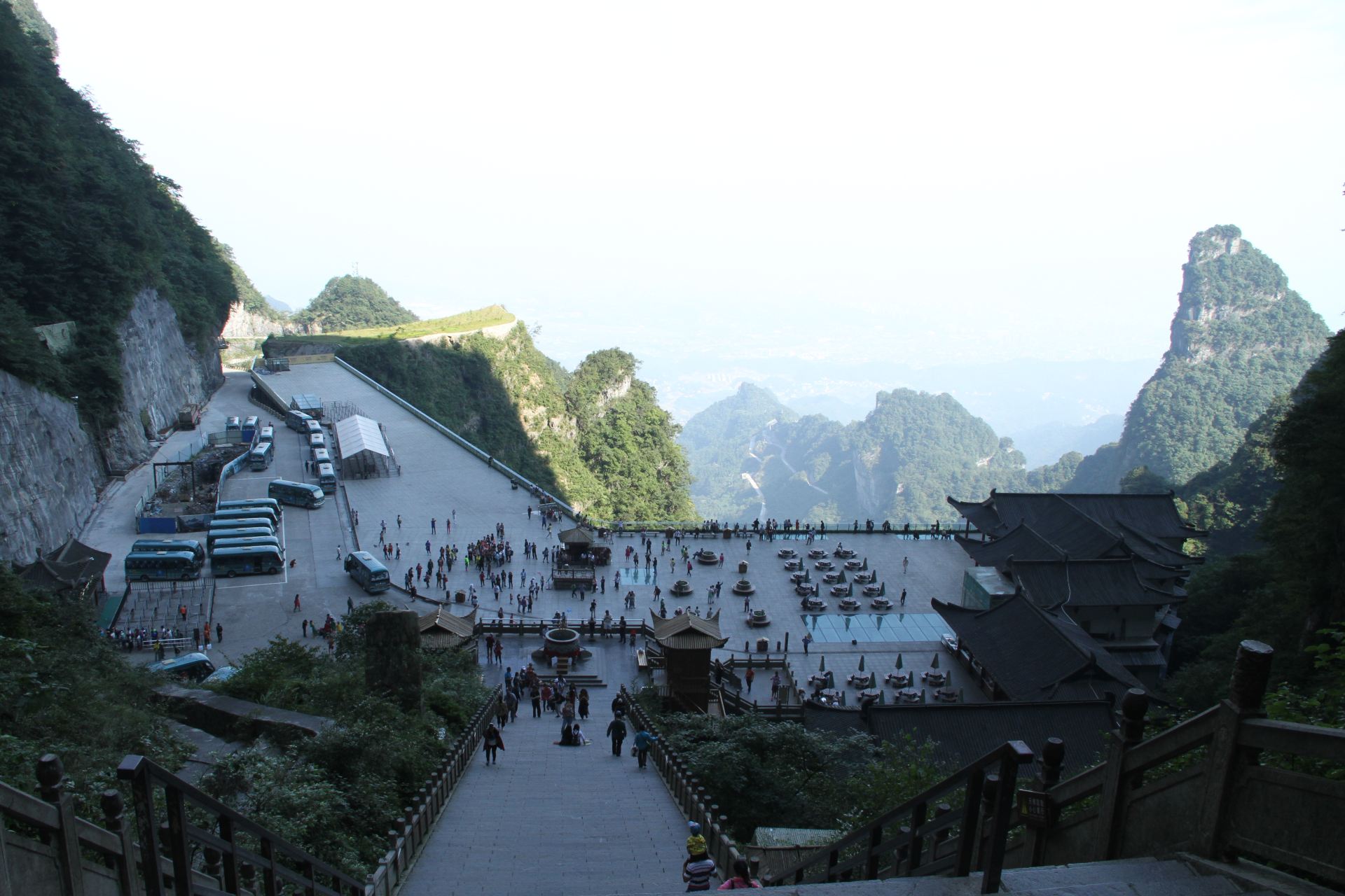 【携程攻略】张家界上天梯景点,上天门洞有两种选择:登山扶梯或者攀爬