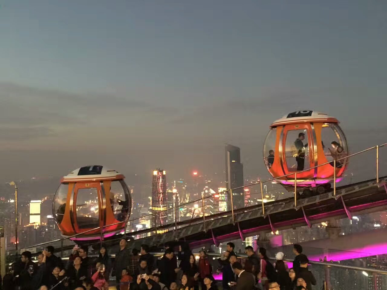4K广州塔上的摩天轮特写地标建筑视频特效素材-千库网