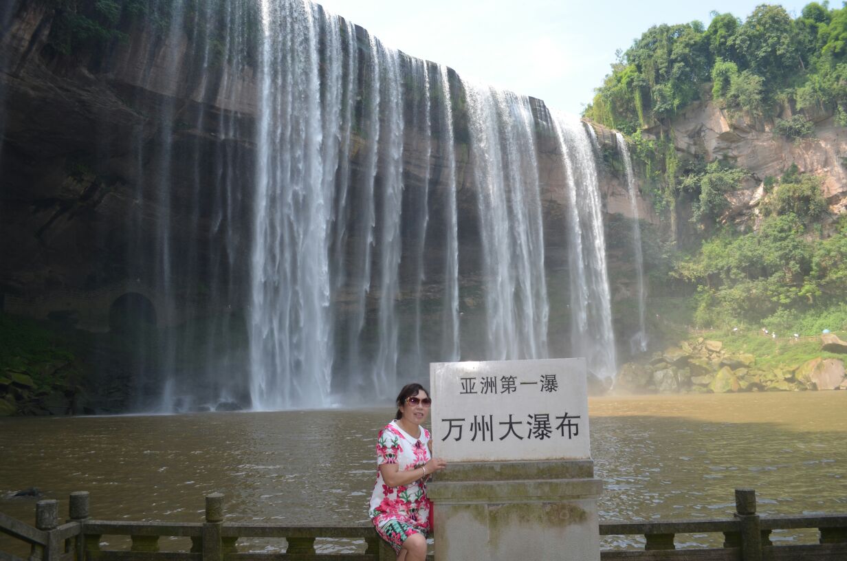 【携程攻略】重庆万州大瀑布景点,听说万州大瀑布群景区名闻暇迩、饮誉中外的“亚洲第一瀑”，每逢雨季…