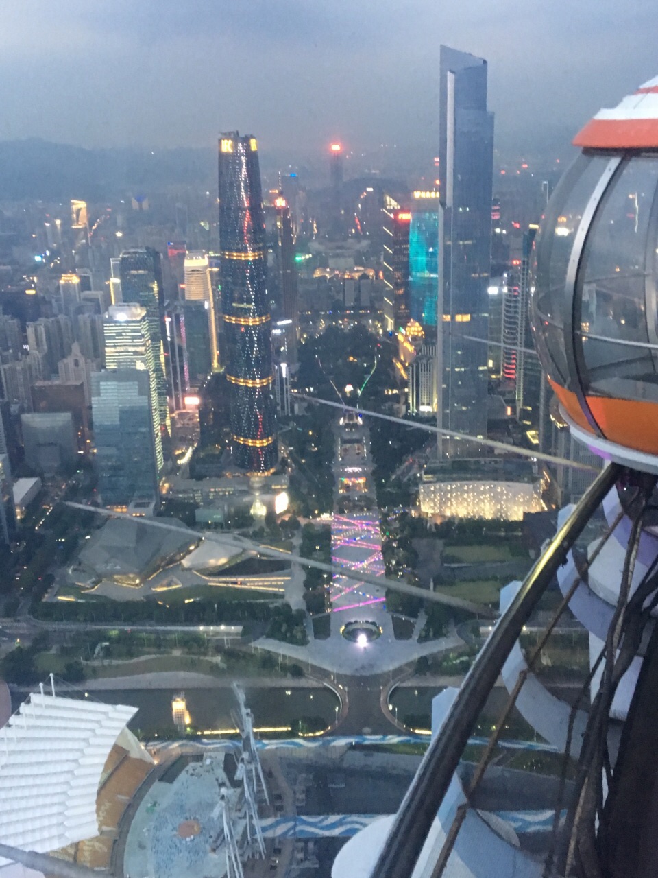 【携程攻略】广州广州塔景点,摩天轮特别好玩 傍晚时候上去的景色很美