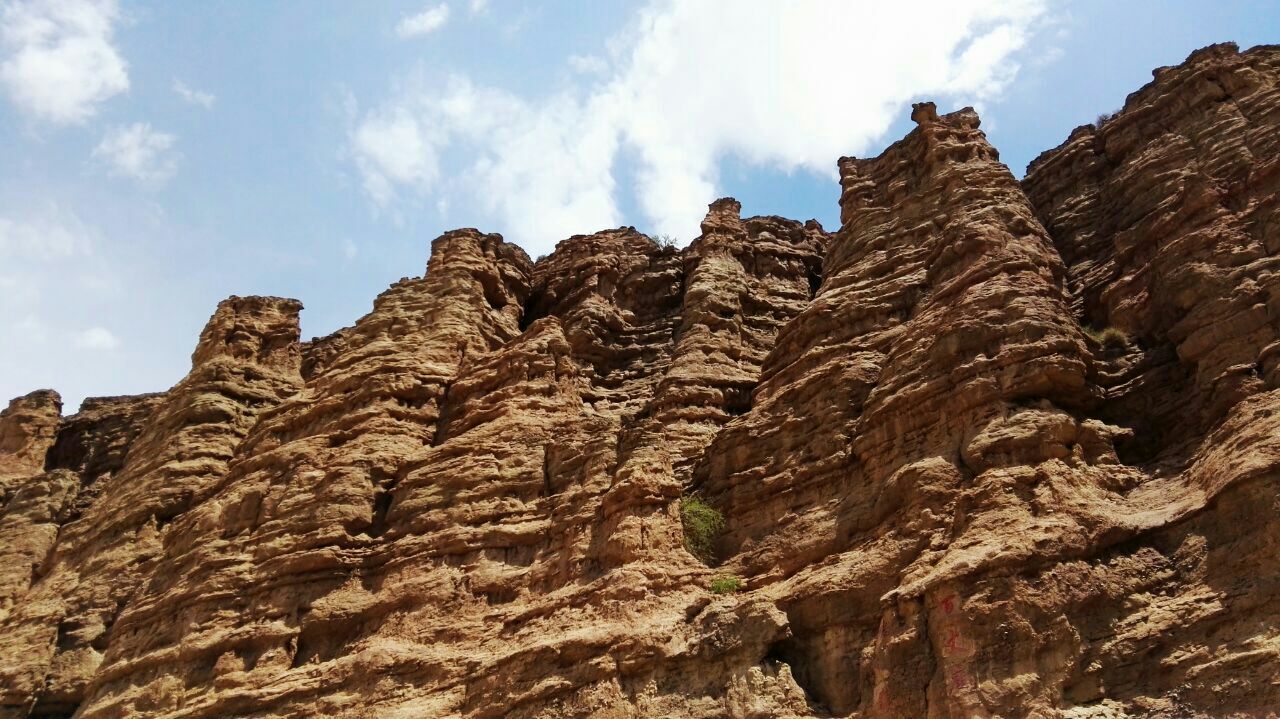 贵德国家地质公园阿什贡七彩峰丛景区