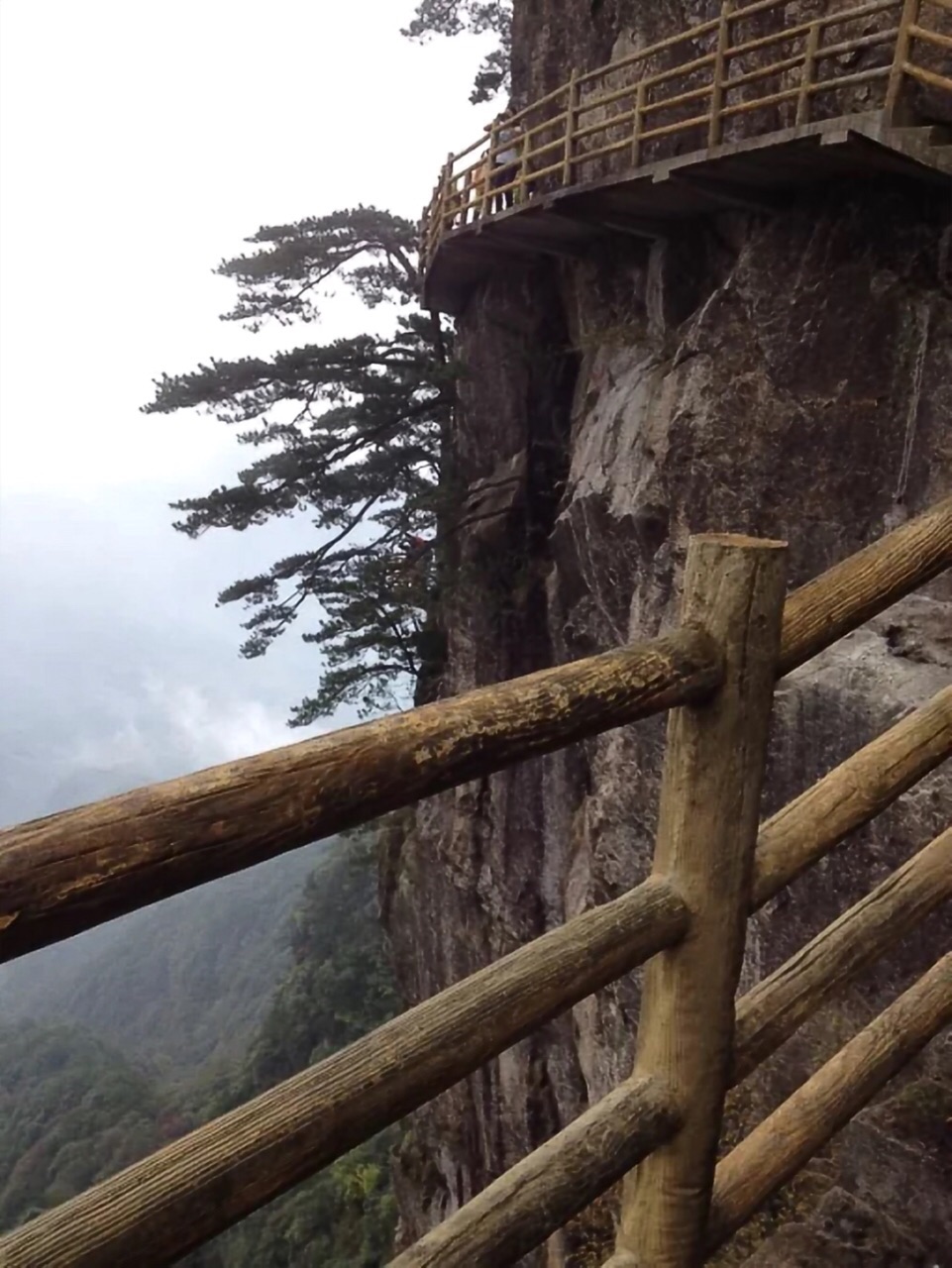 明月山的青雲棧道值得一走,驚險!