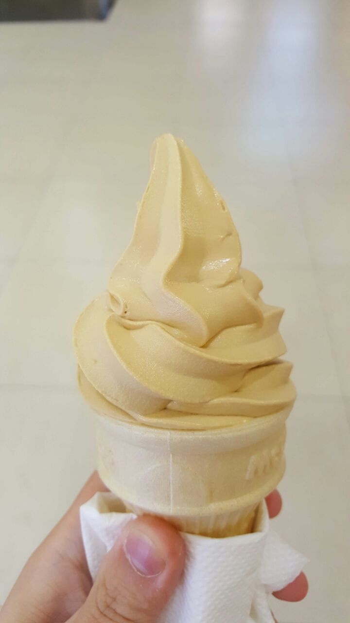 好吃的冻鸳鸯冰淇淋甜筒,参加麦当劳微博活动只要3元哦一个人吃也能