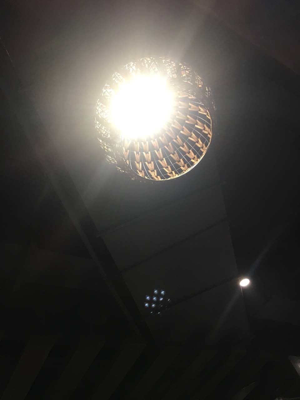 2022食尚湘约(万隆店)美食餐厅,灯光太刺眼了,能改进一下吗 【去哪儿