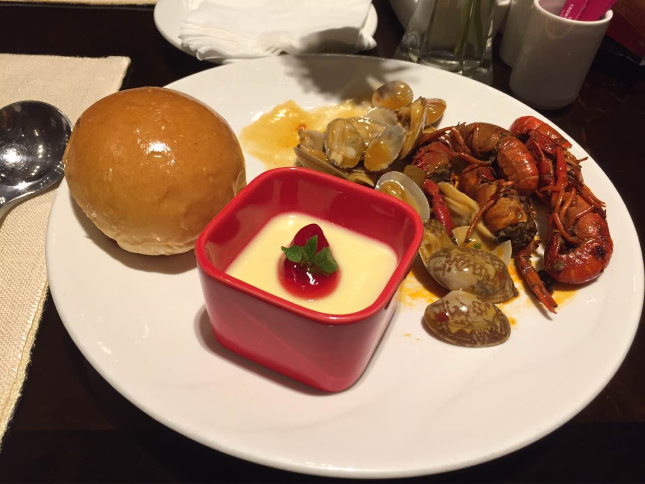 2022襄阳万达皇冠假日酒店全日自助餐厅美食餐厅,就餐环境好,食材新鲜