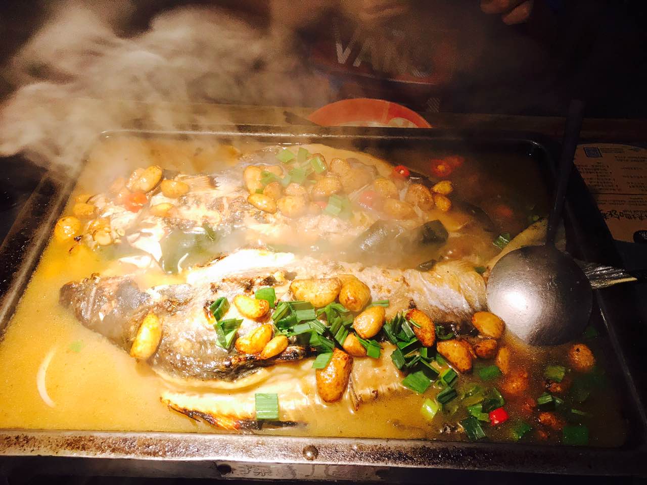 【携程美食林】深圳探鱼(华强北九方店)餐馆,点的蒜香口味,因为不能吃