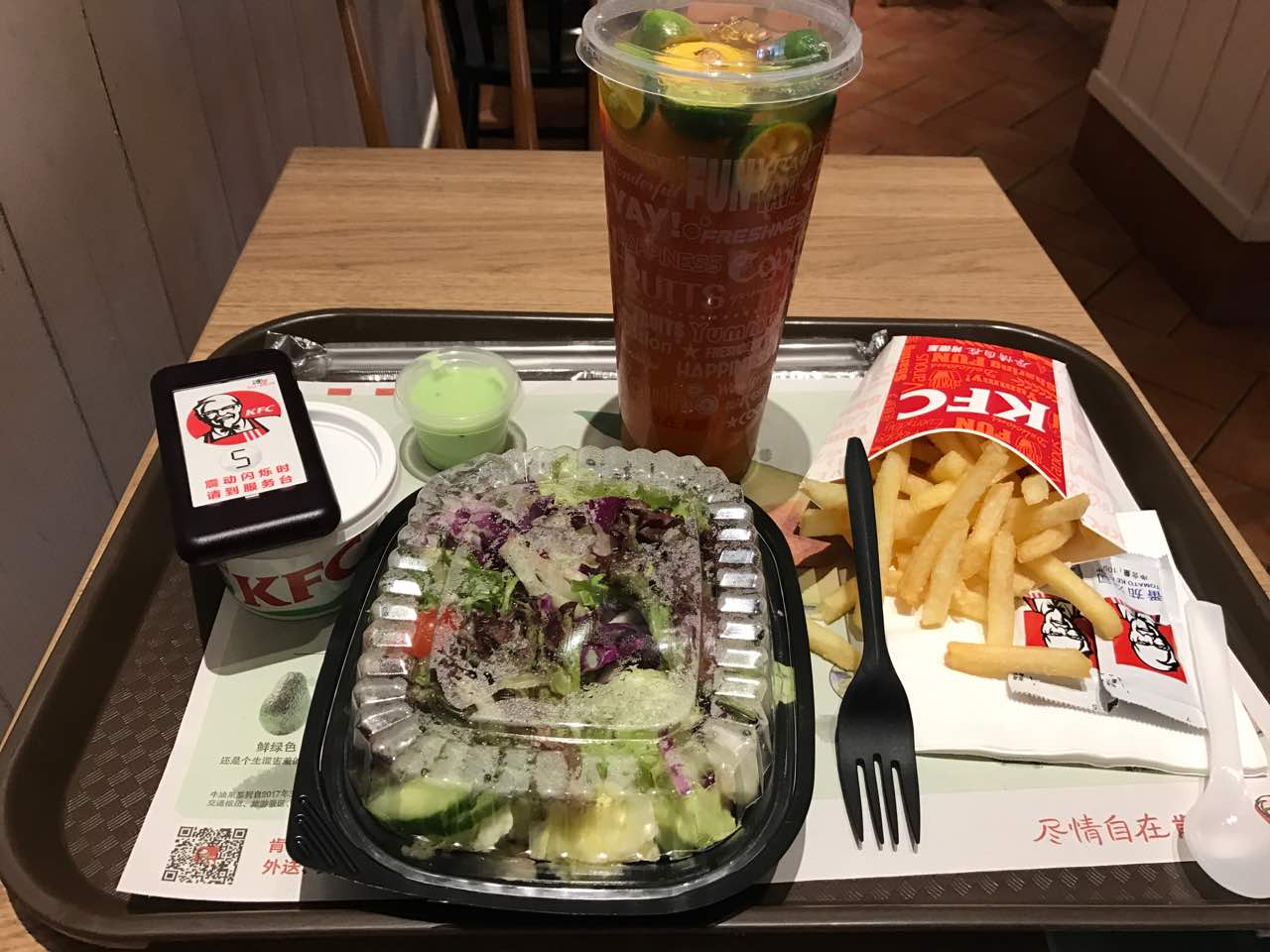 我又来霸占肯德基的评论区了最近觉得鲜蔬沙拉配上牛油果沙拉酱味道不