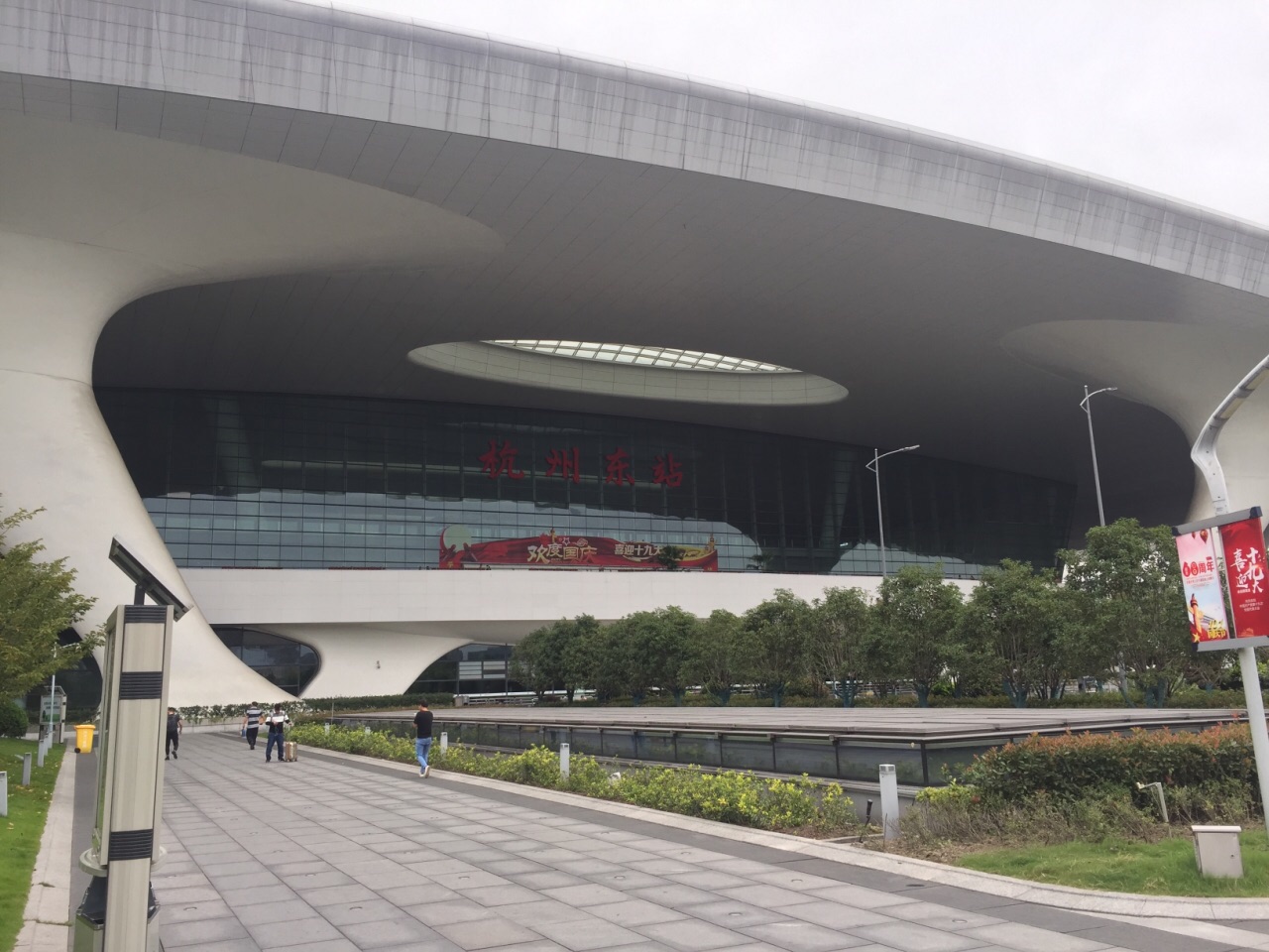 顺势而为的扭转：杭州东站花园国际 / goa大象设计 | 建筑学院