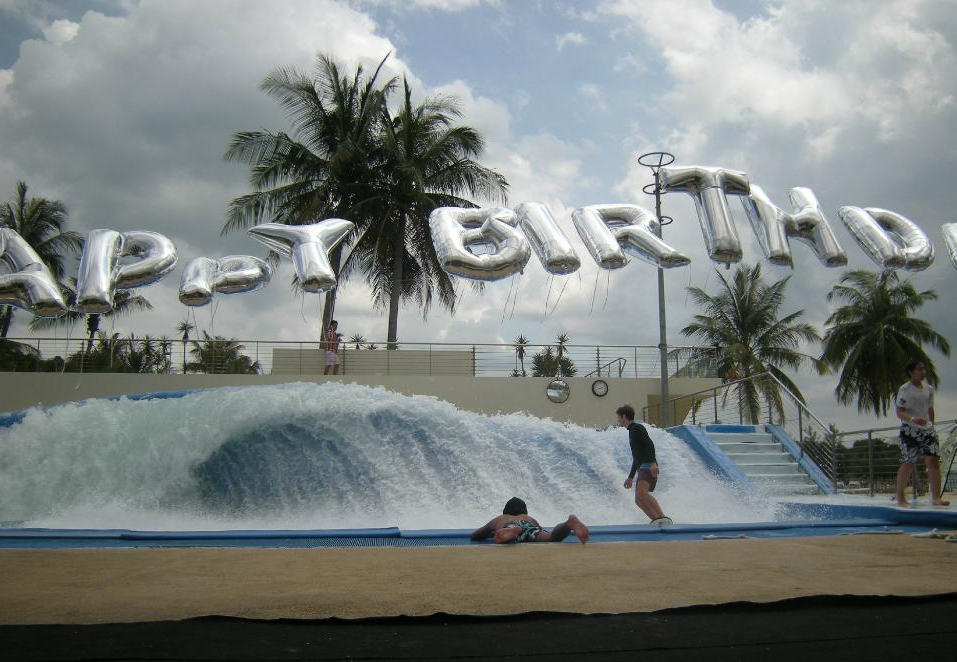 2023圣淘沙冲浪区游玩攻略,但是也可以尽情地观看大孩子.