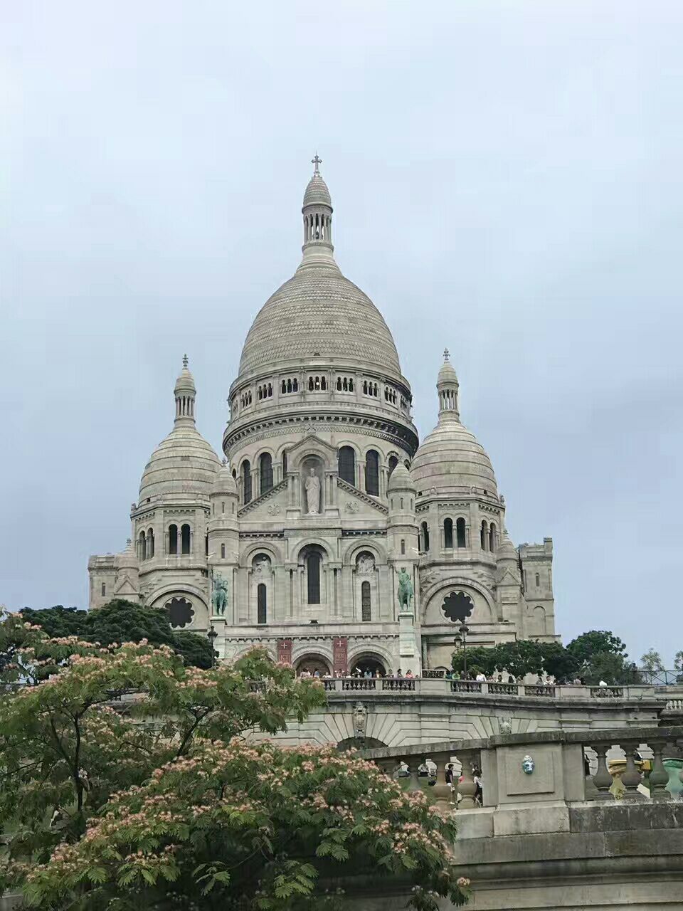 2021圣心大教堂游玩攻略,圣心大教堂,是巴黎的一座建... 【去哪儿攻略