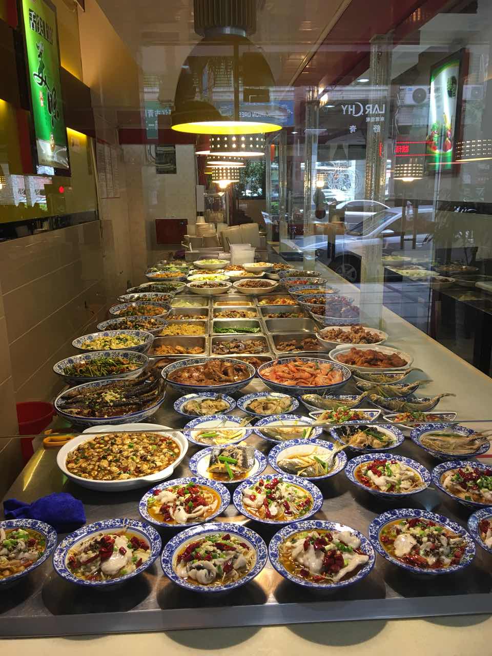 2021美味餐厅(万通店)美食餐厅,菜品非常新鲜,干净服务也不错 【去