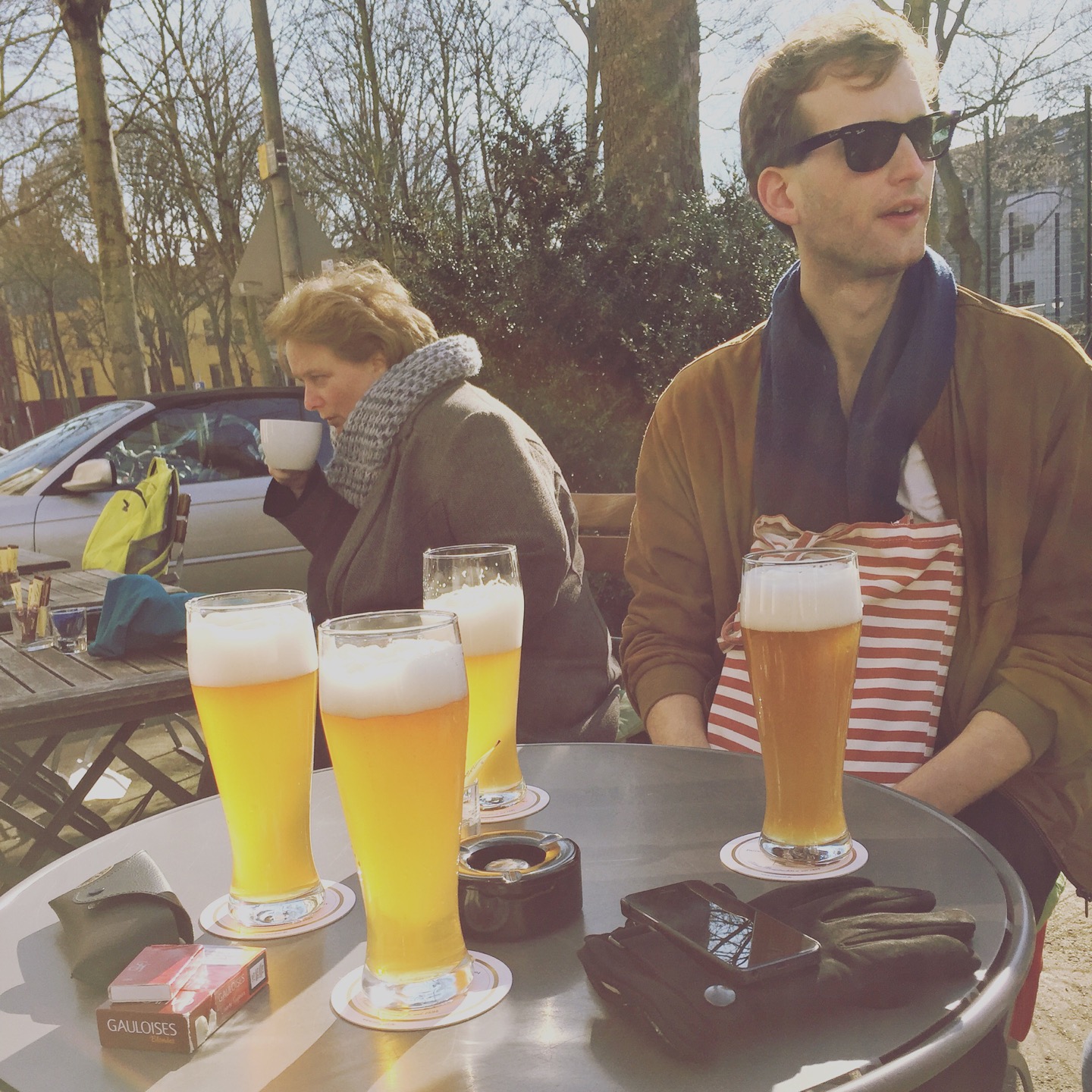 sonne sitzen und kaffee oder weizen&#x