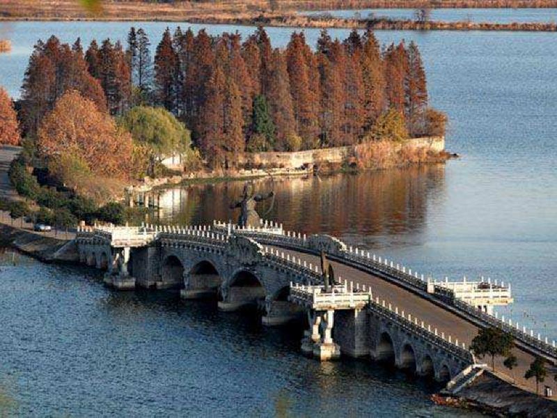 1/ 12语音导览 清河桥 4 /5分 1条点评 武汉市洪山区青王公路东湖