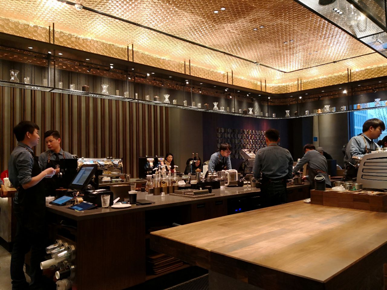 还没去过上海的星巴克臻选餐厅,就先去了苏州中心新开的这家臻选店.