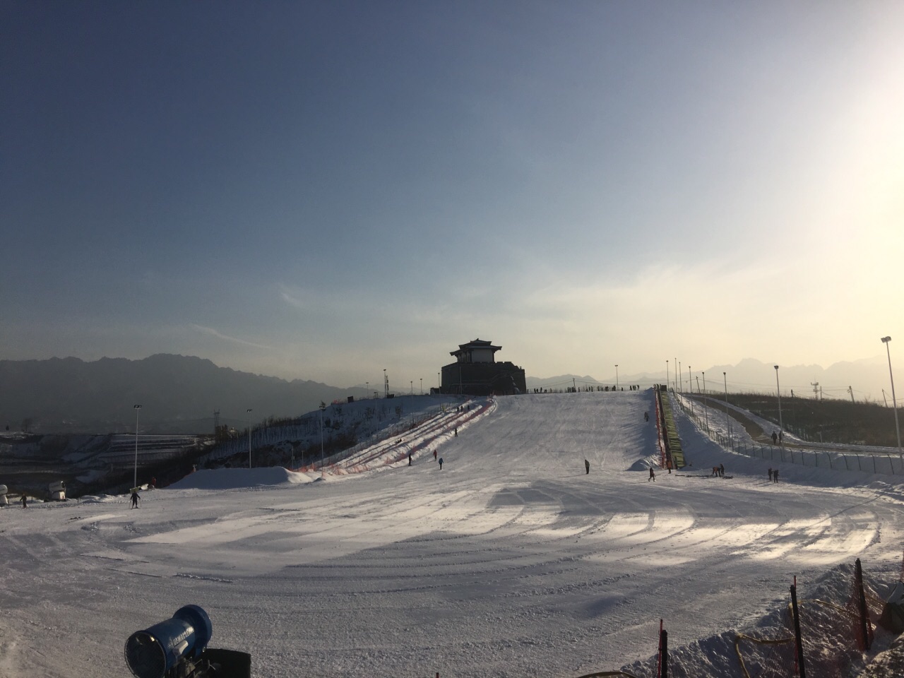 白鹿原影视城滑雪场