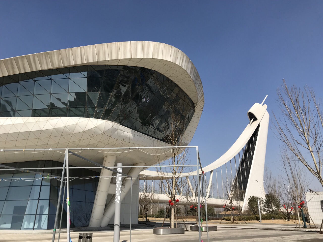 排骨套餐居然没有一颗青菜的影子,太不上心了,有点