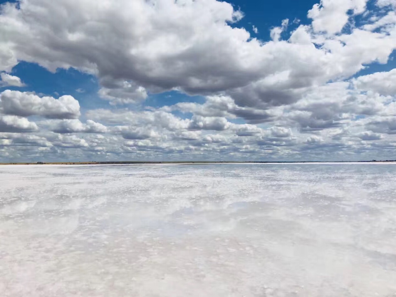 玻利维亚的乌尤尼盐沼，传说中的“天空之镜”。在这里|玻利维亚|乌尤尼盐沼|浅湖_新浪新闻