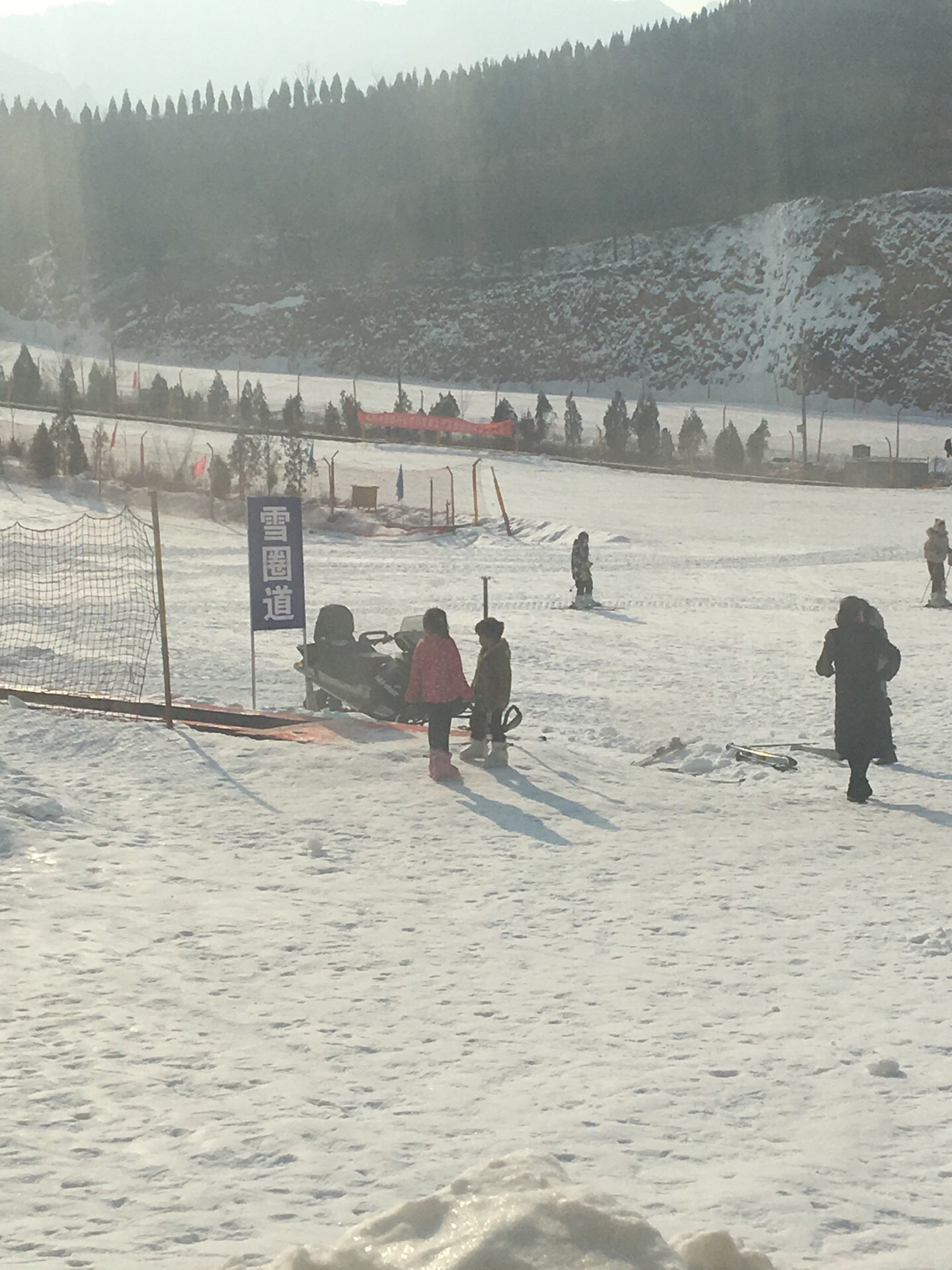 四季“雪洞”、粉雪天堂、公益冰场，一座城和它的百余冰雪场地-新闻频道-和讯网