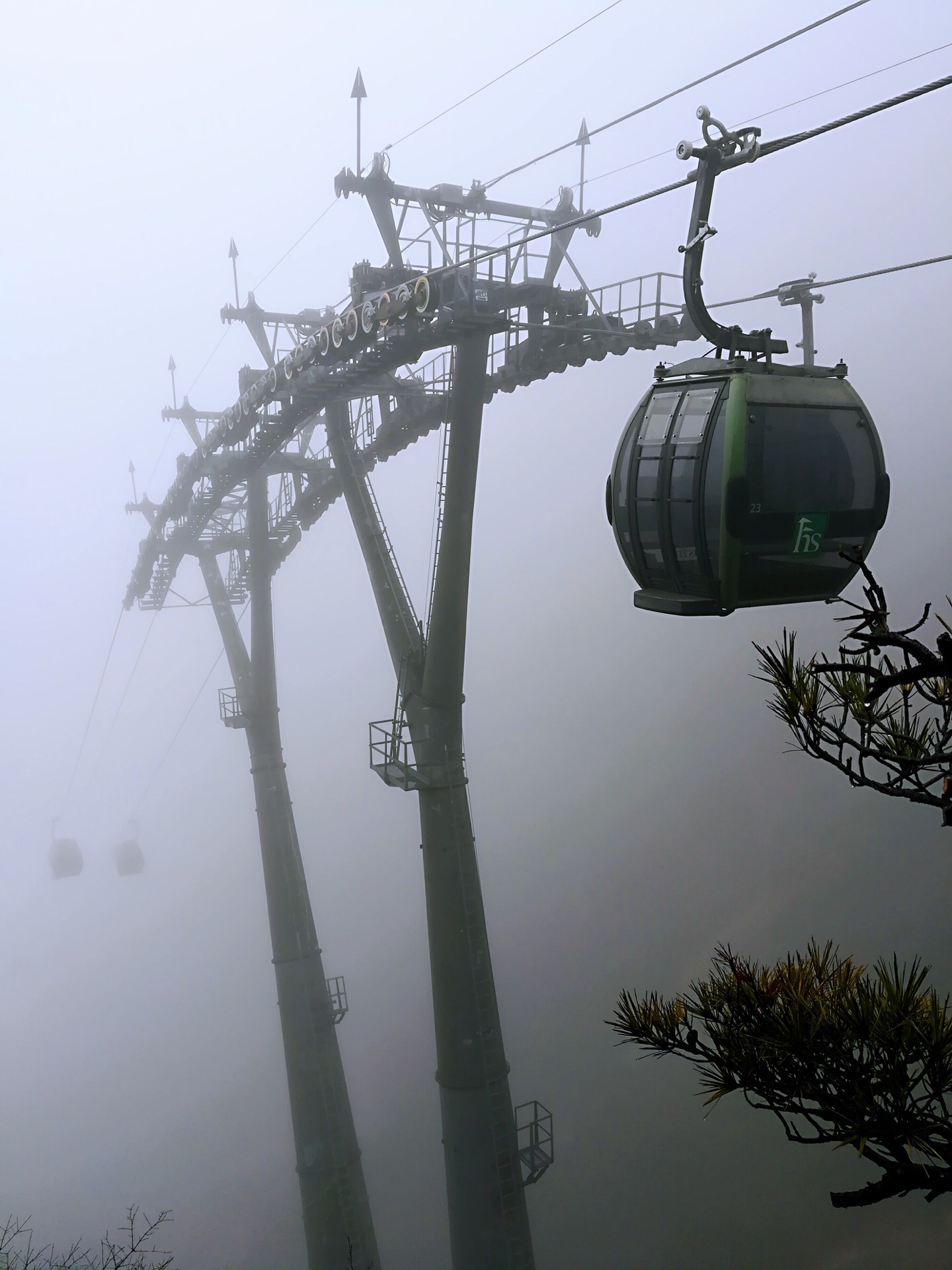 黄山索道共有云谷索道,玉屏索道,太平索道,黄山西海大峡谷观光缆车4条