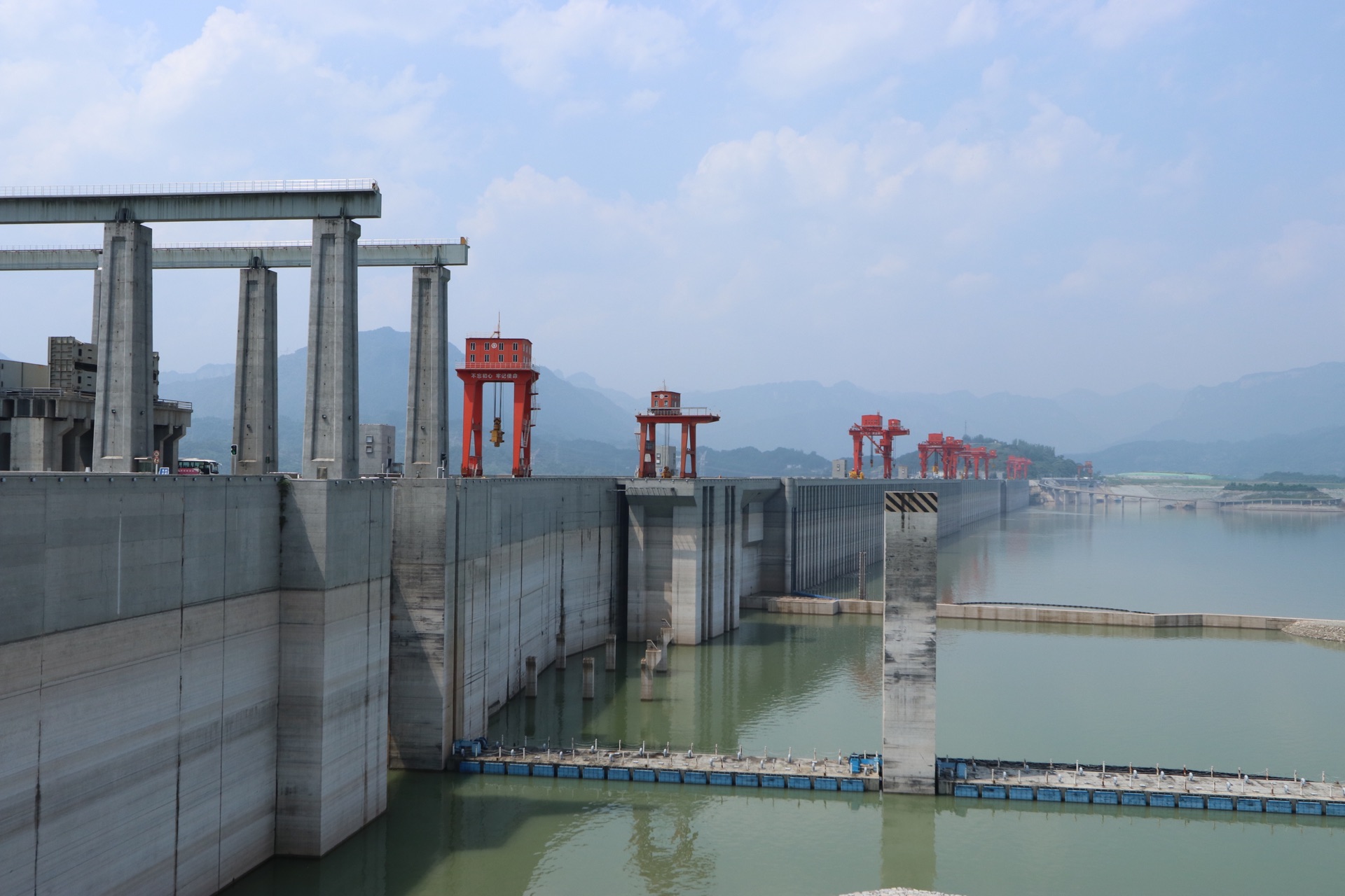 交运两坝一峡游船