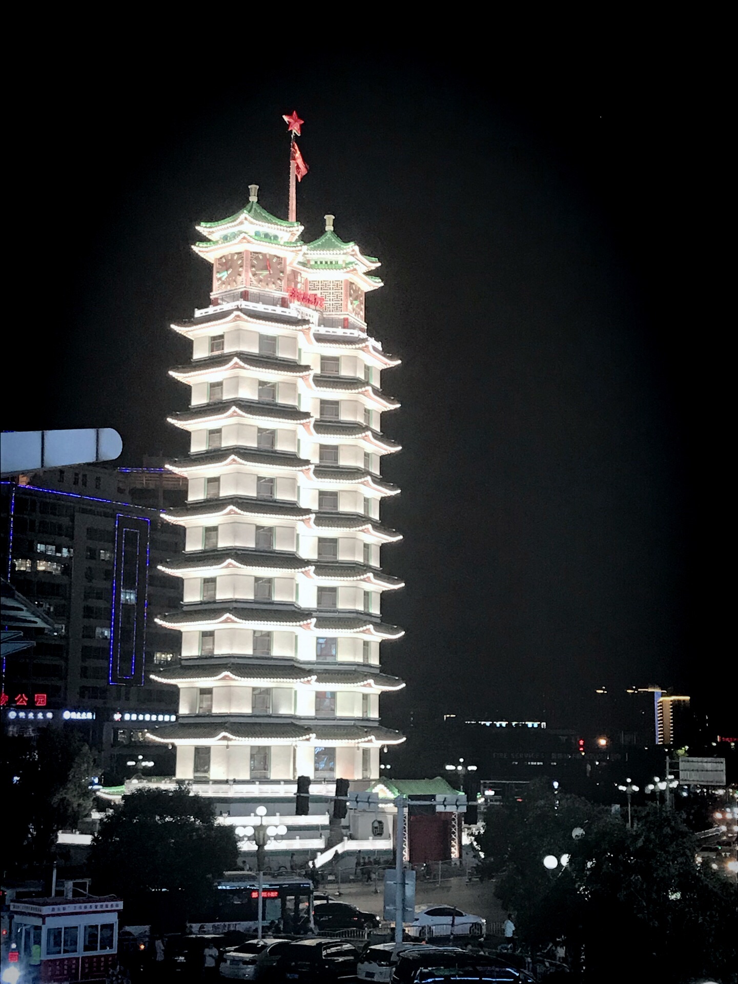 走进河南郑州二七纪念塔，寻找最初那个塔的模样_百科TA说