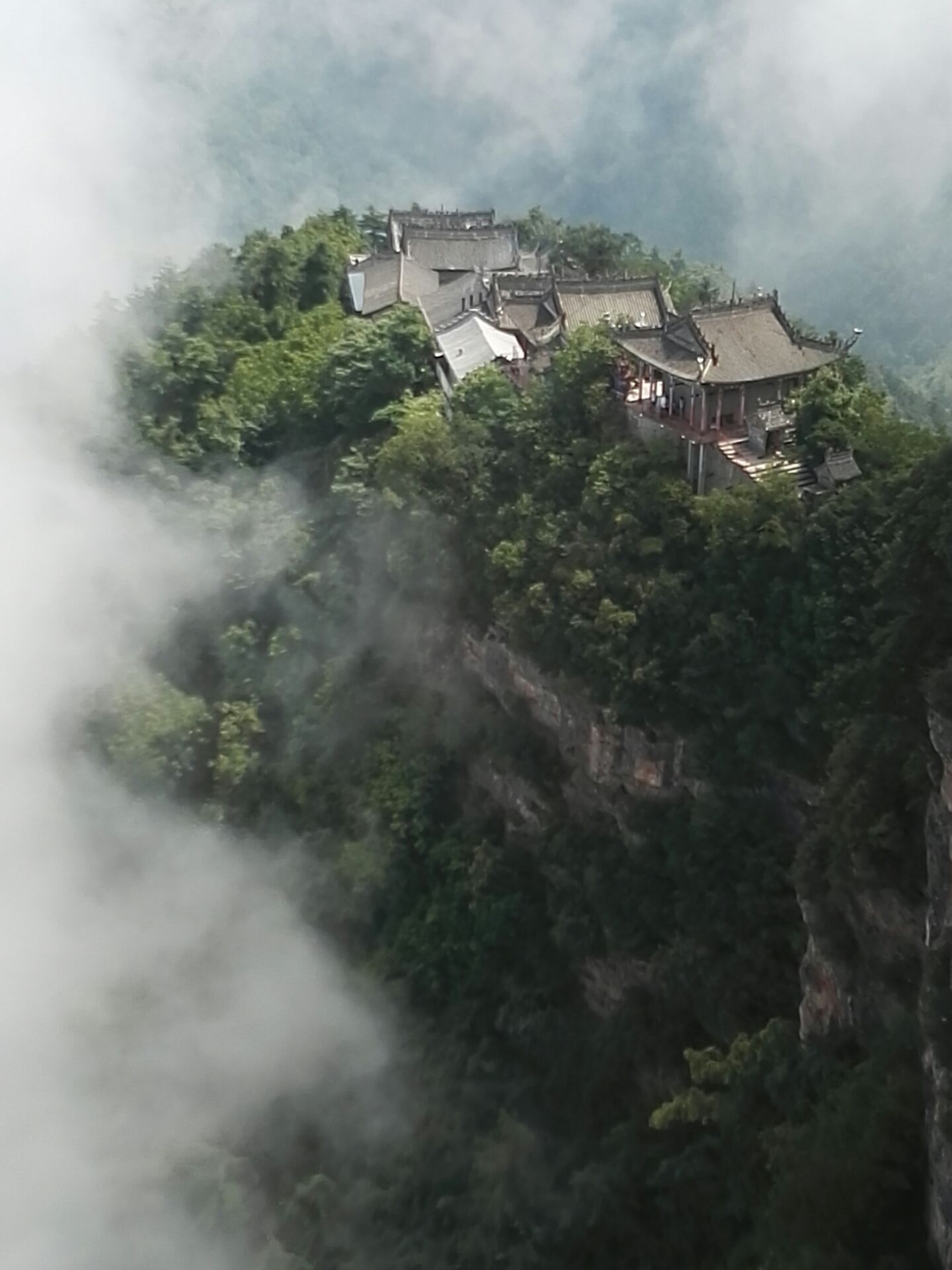 陇南鸡峰山不仅景色优美、还是国家森林公园，感受大自然的亲近 - 哔哩哔哩