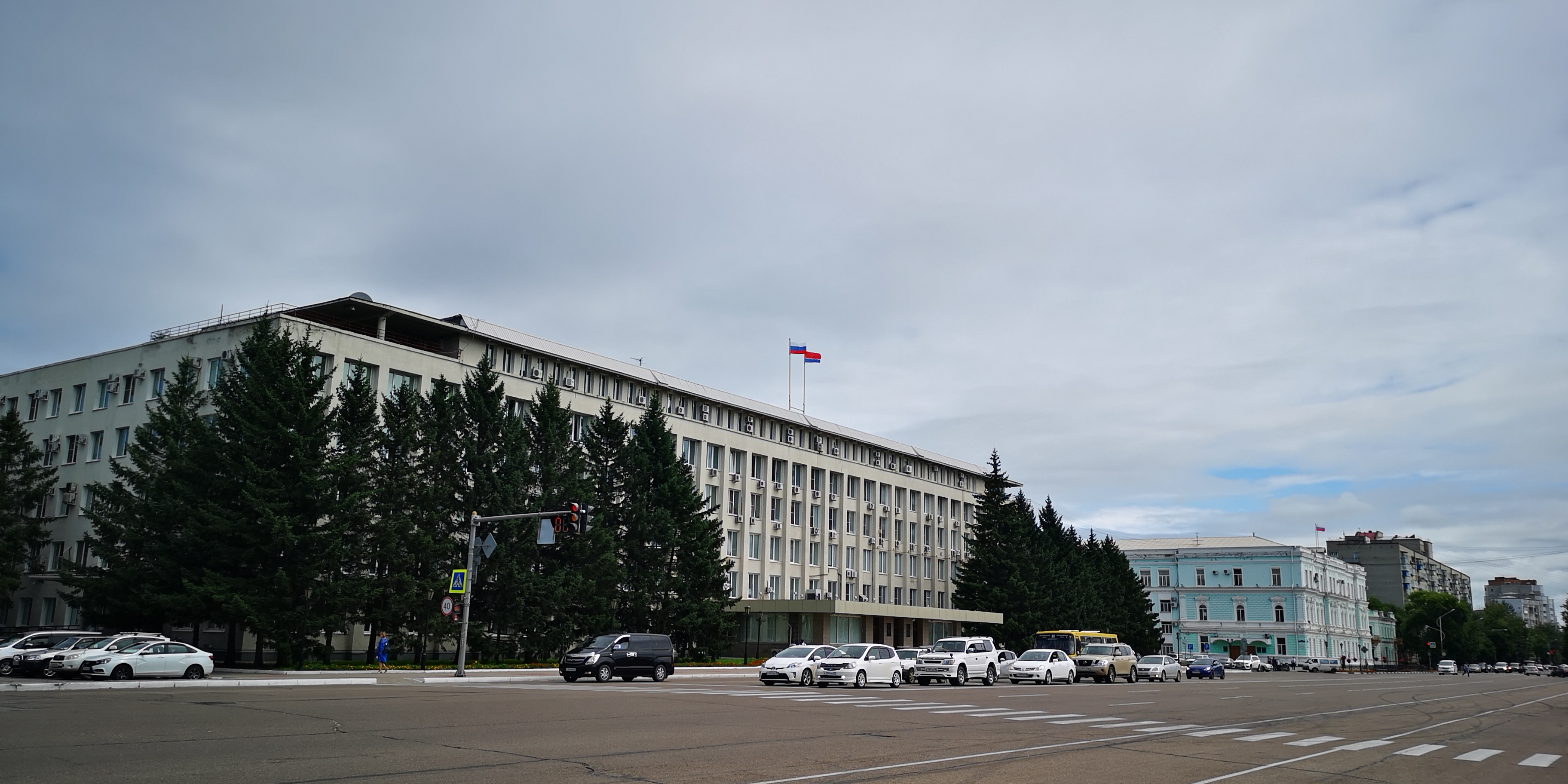 机关和一些重要的公共建筑,如州政府,边防机关,阿州国立师范大学等