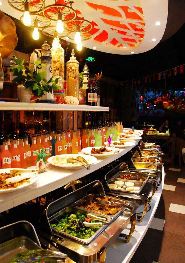 2020好伦哥餐厅(百盛店)美食餐厅,好多都已经空盘了,补充的太.