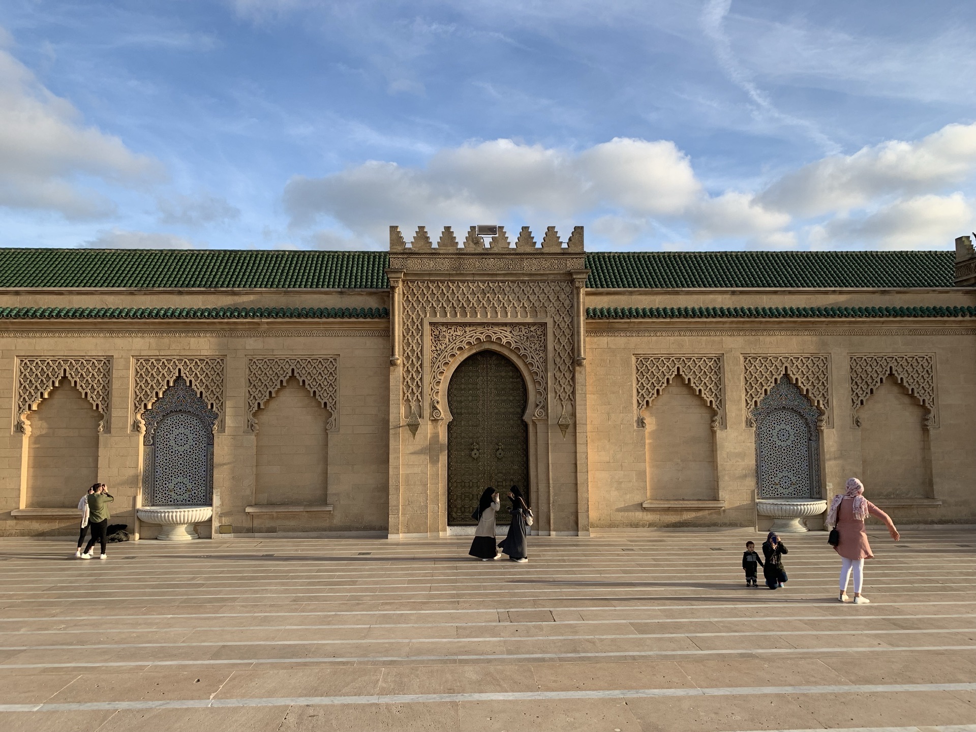 

穆罕默德五世是当今国王的祖父,他的陵墓毗邻哈桑塔,整个