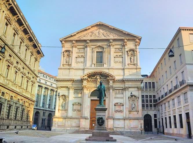 Chiesa di Santa Maria della Pace travel guidebook –must visit