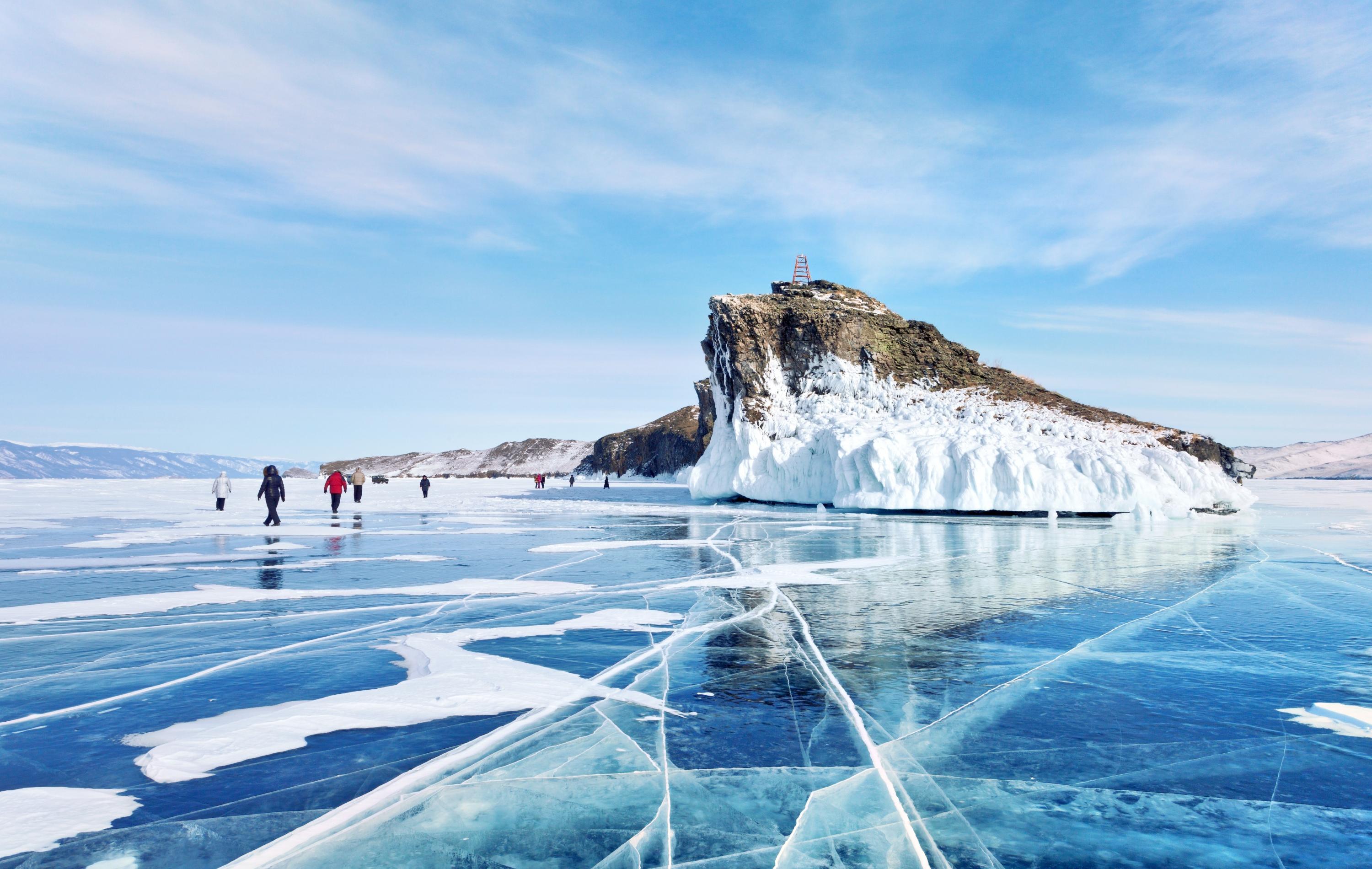 Ice Bubbles in Lake Baikal, Russia | 21 Chilling Places You Must See If ...