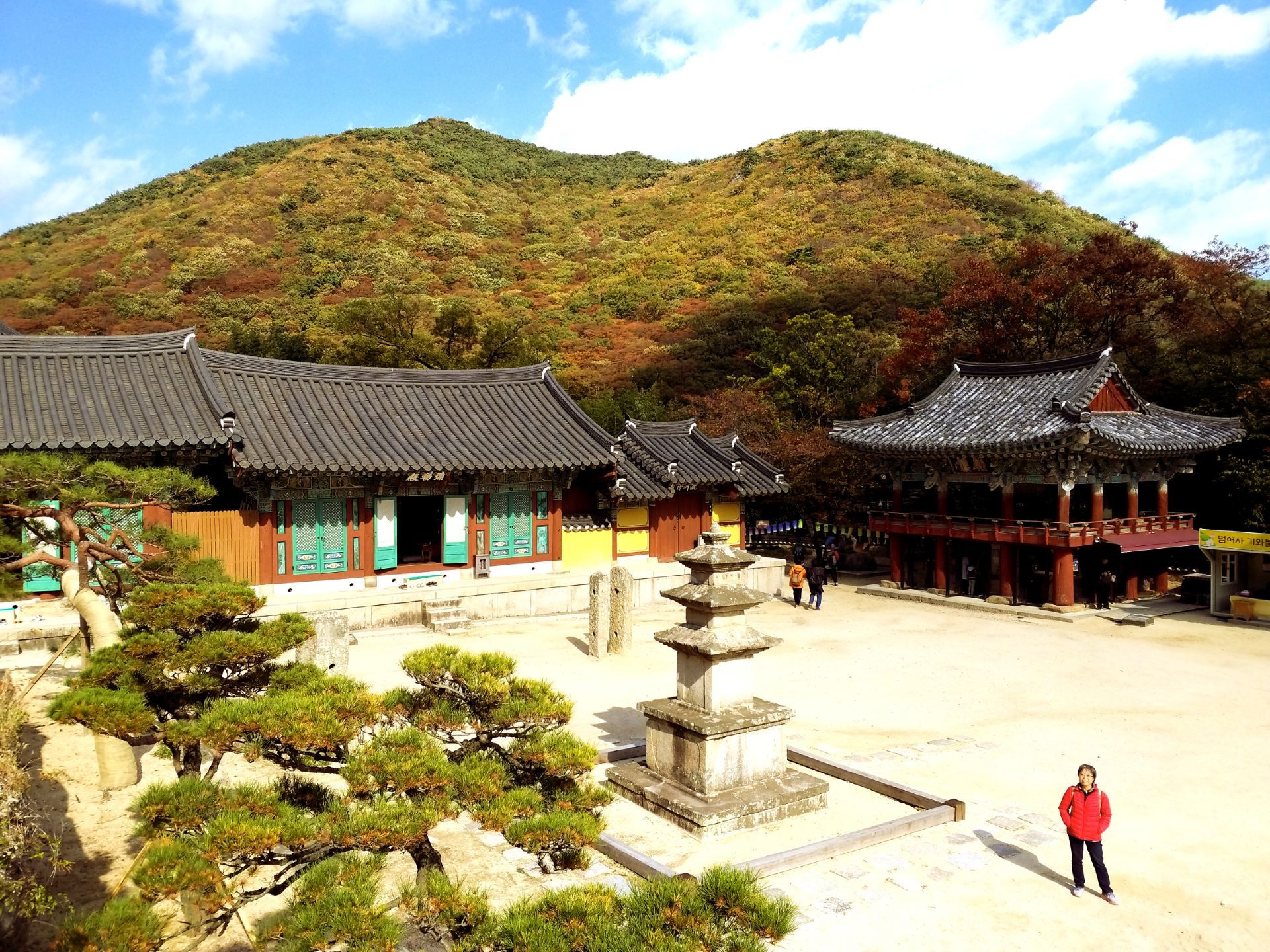 【携程攻略】釜山梵鱼寺景点,梵鱼寺是韩国釜山之著名佛寺之一,位於市