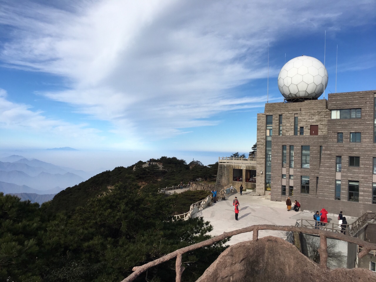 【攜程攻略】黃山風景區光明頂景點,我穿著國家隊服裝出場,把整個光明