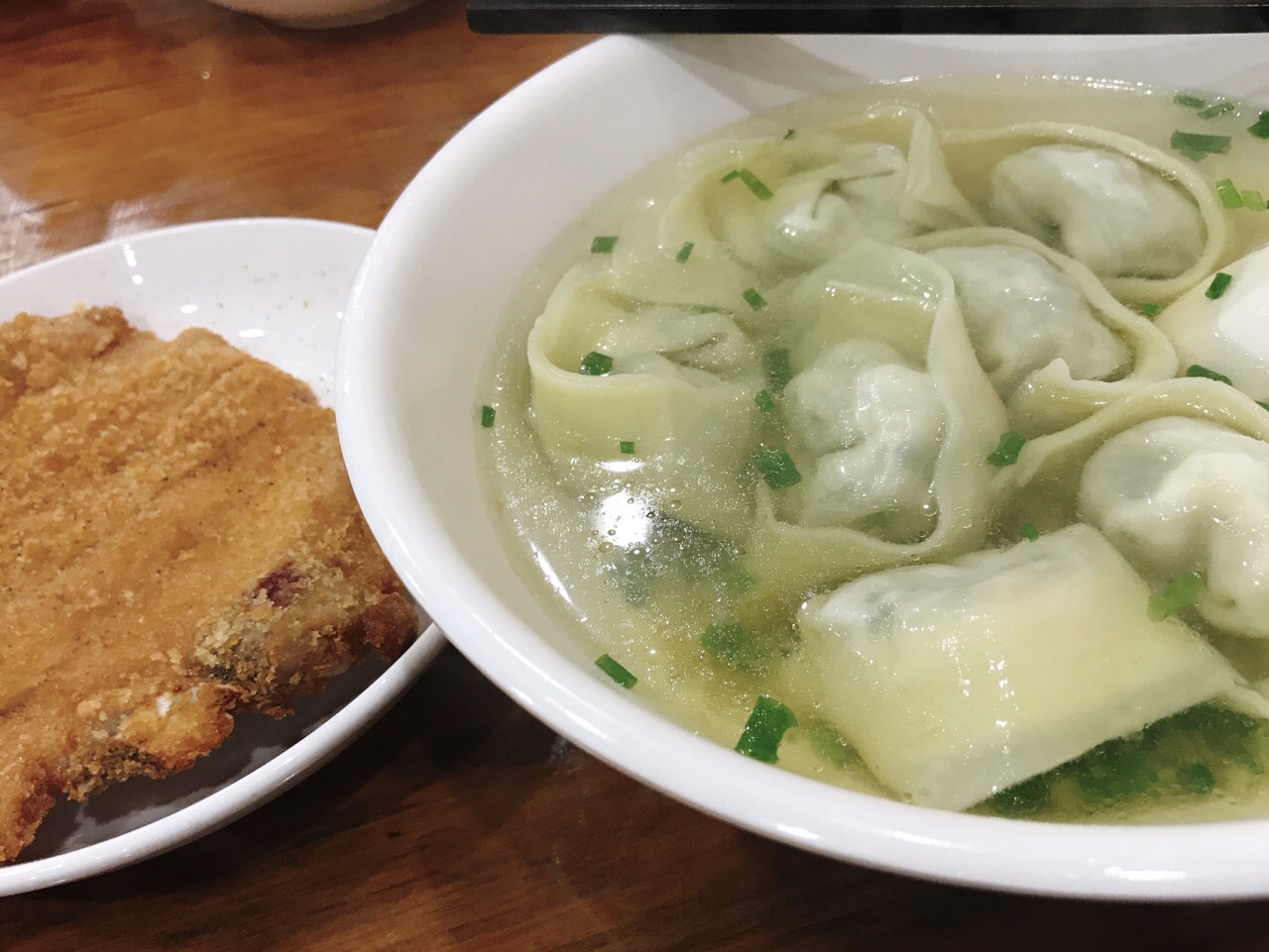 上海耳光馄饨(黄家阙店)好吃吗,耳光馄饨(黄家阙店)味道怎么样,环境/