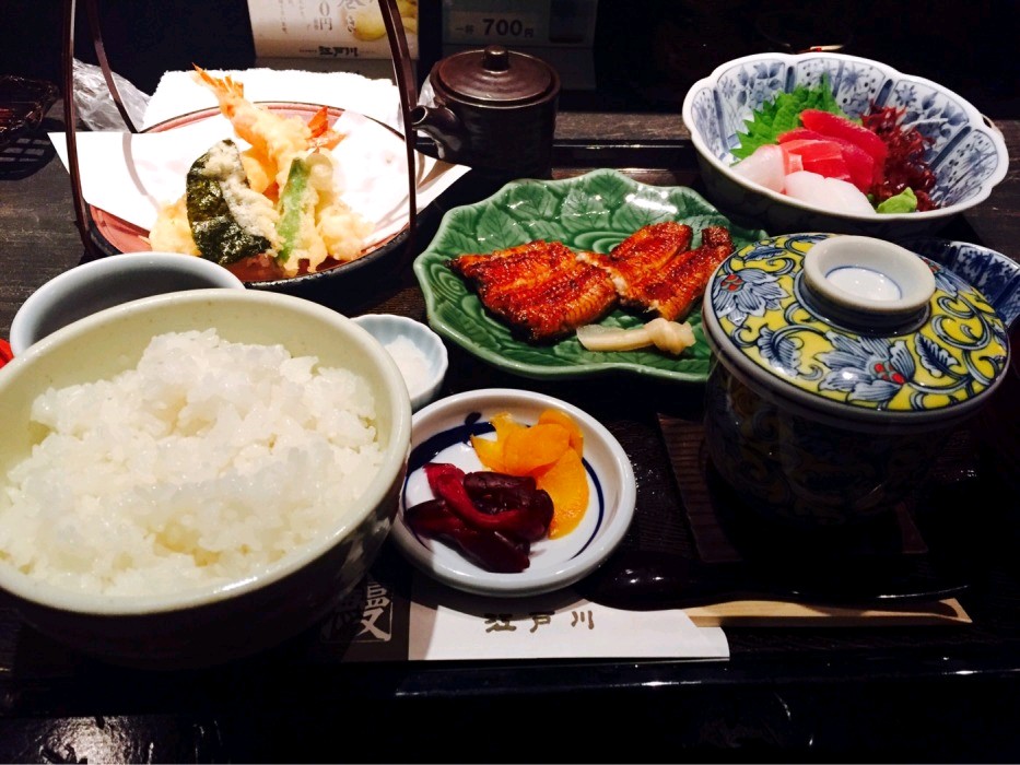 划算,会比晚上便宜不少,不过游客有时候不会给商务套餐的单子,需要问